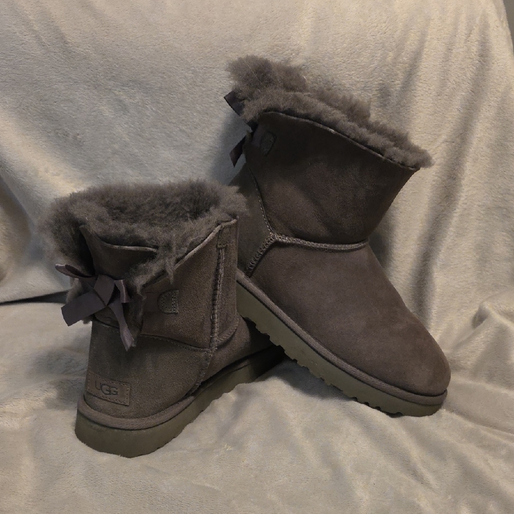 UGG Women's Charcoal Suede Winter Boots With Bow Size 9